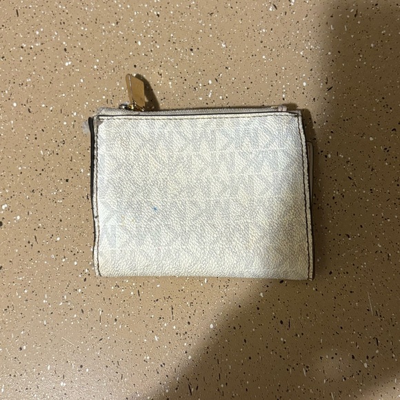 Michael Kors Pink and White Jet Set Truffle Leather Wallet - Picture 3 of 5